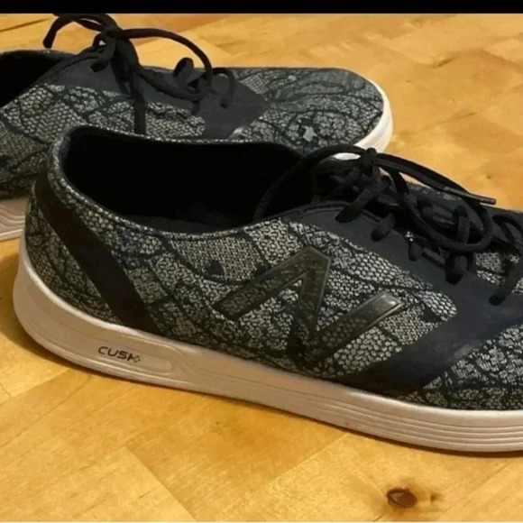 New Balance shoes - Picture 3 of 3